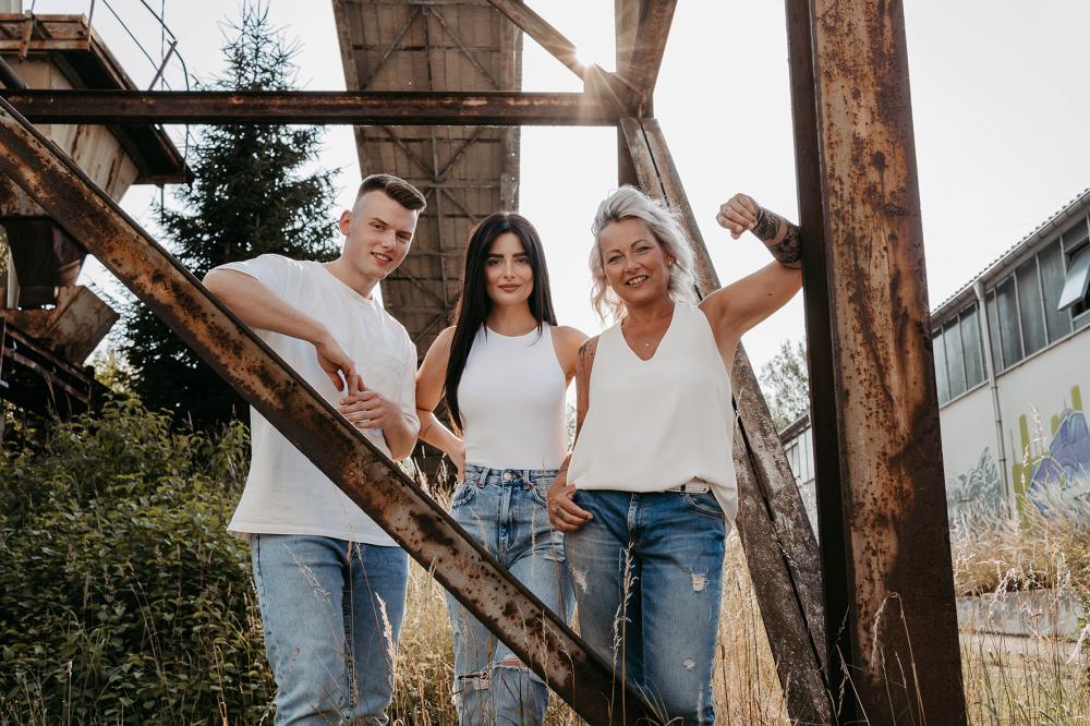 fotoshooting plauen fotografin familie coole natürliche familienfotos